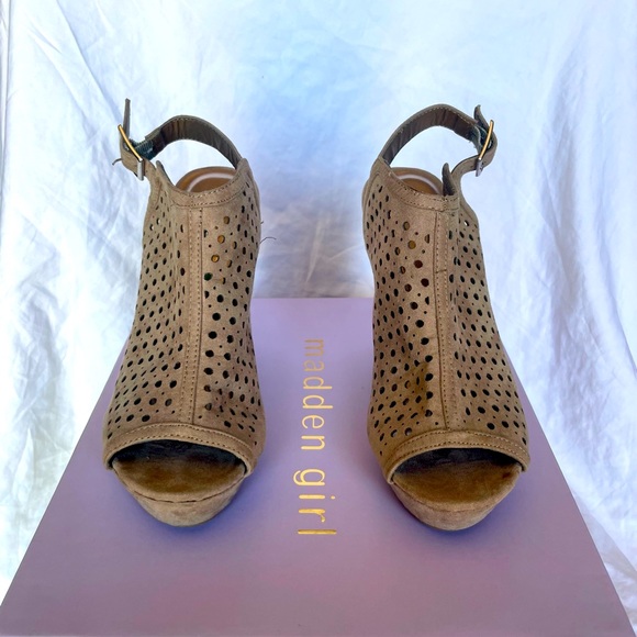 ✨ Madden Girl - Suede Wedges (Size 7 1/2)- Tan/Nude - Picture 2 of 6